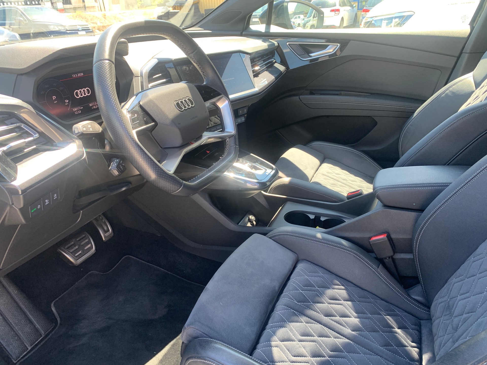 AUDI Q4 e-tron 50 quattro-image-12