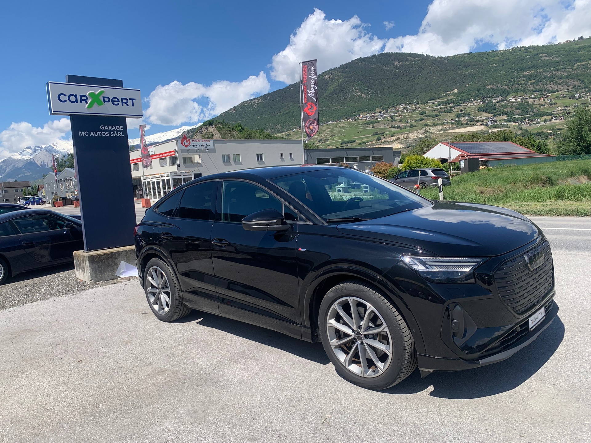 AUDI Q4 e-tron 50 quattro-showroom-element-2