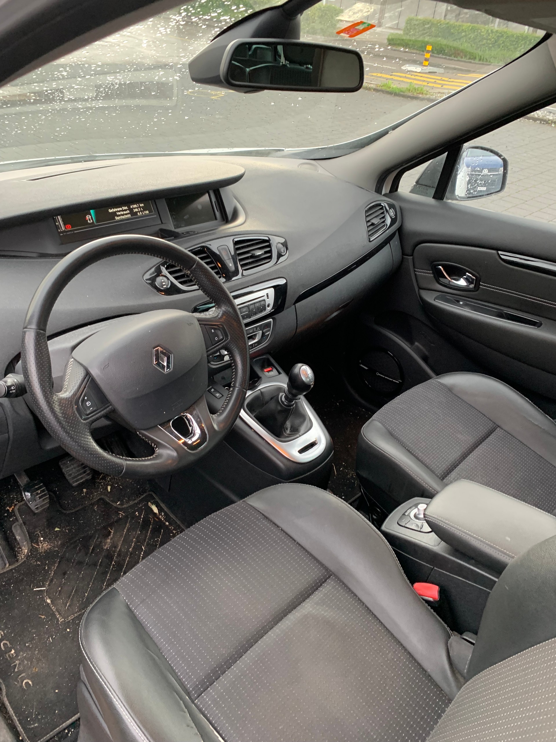 RENAULT Grand Scénic 1.6 dCi Swiss Edition-image-8