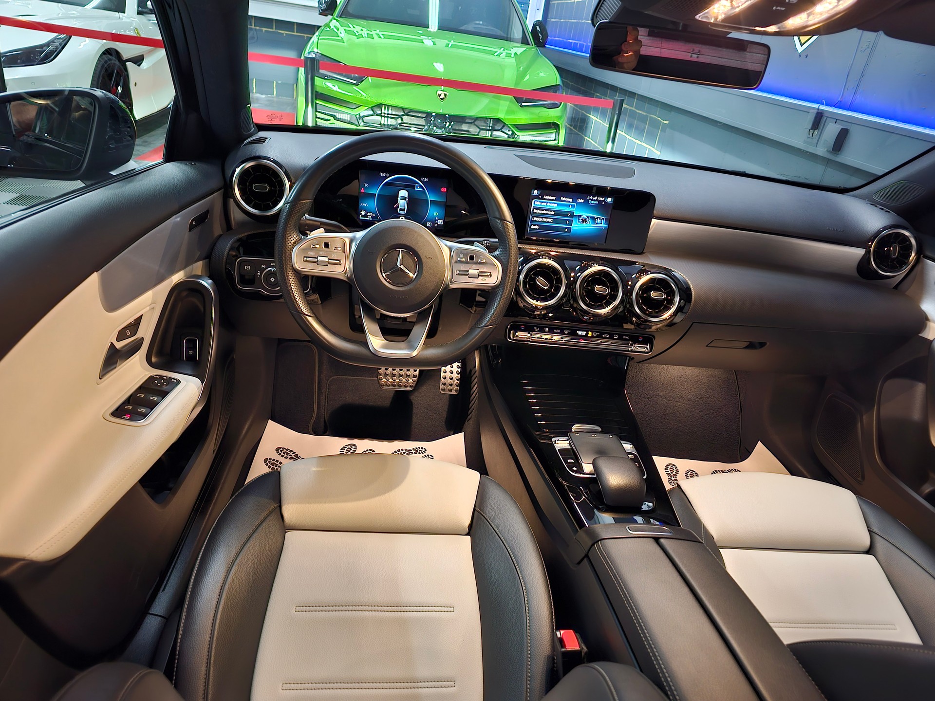 MERCEDES-BENZ A 250 AMG Line 7G-DCT-image-11