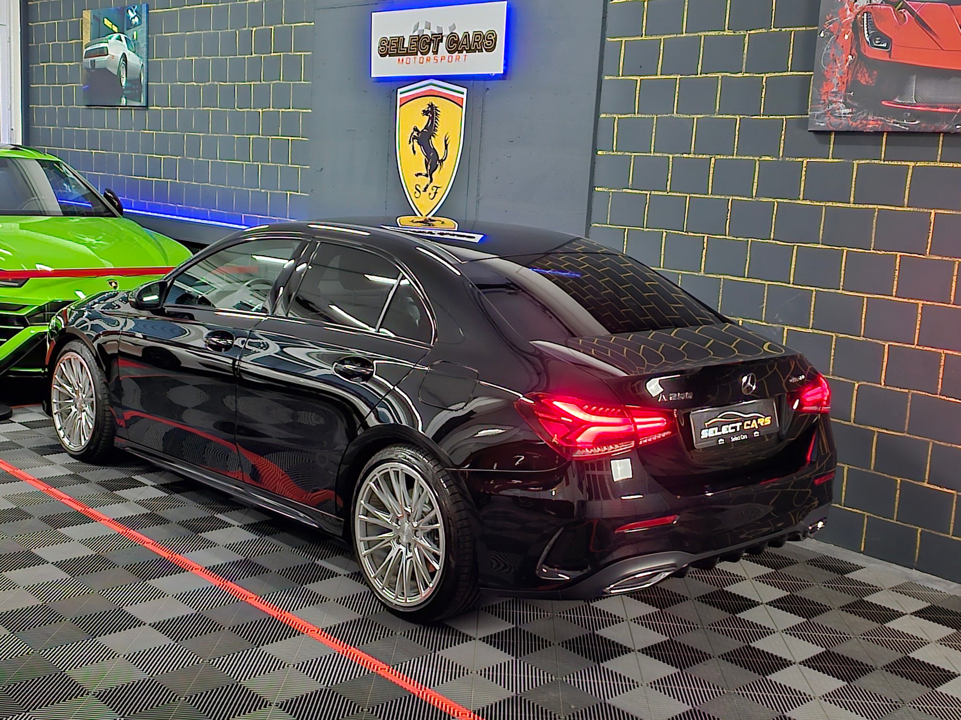 MERCEDES-BENZ A 250 AMG Line 7G-DCT-image-5