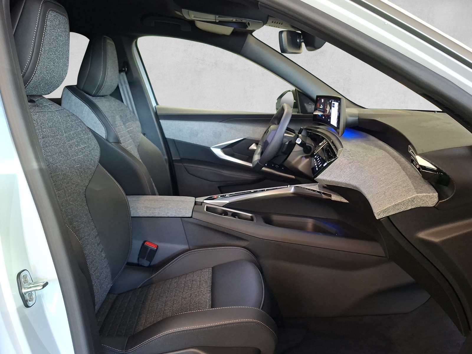 PEUGEOT 3008 e-Allure Premium AWD-image-13