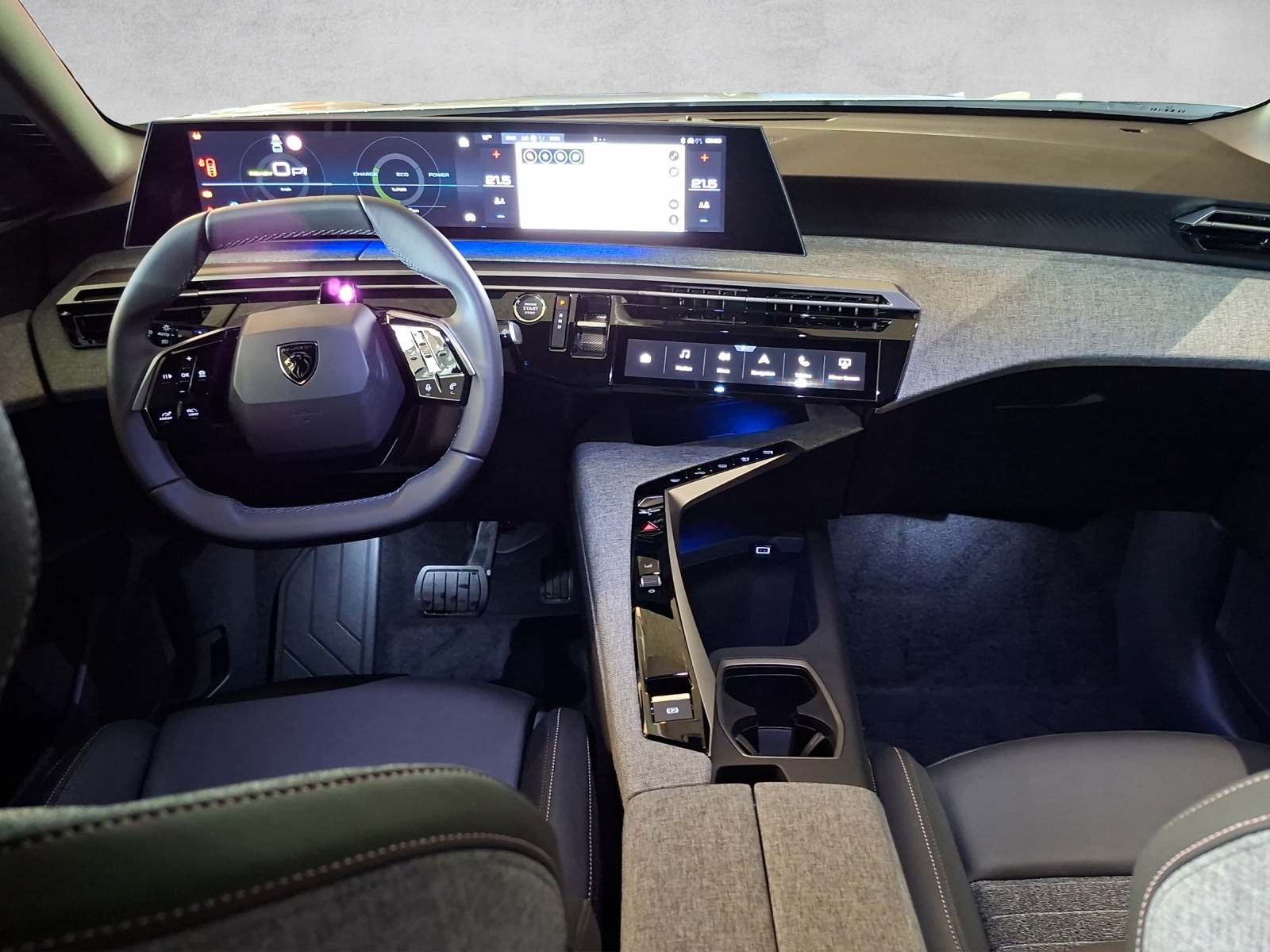 PEUGEOT 3008 e-Allure Premium AWD-image-9