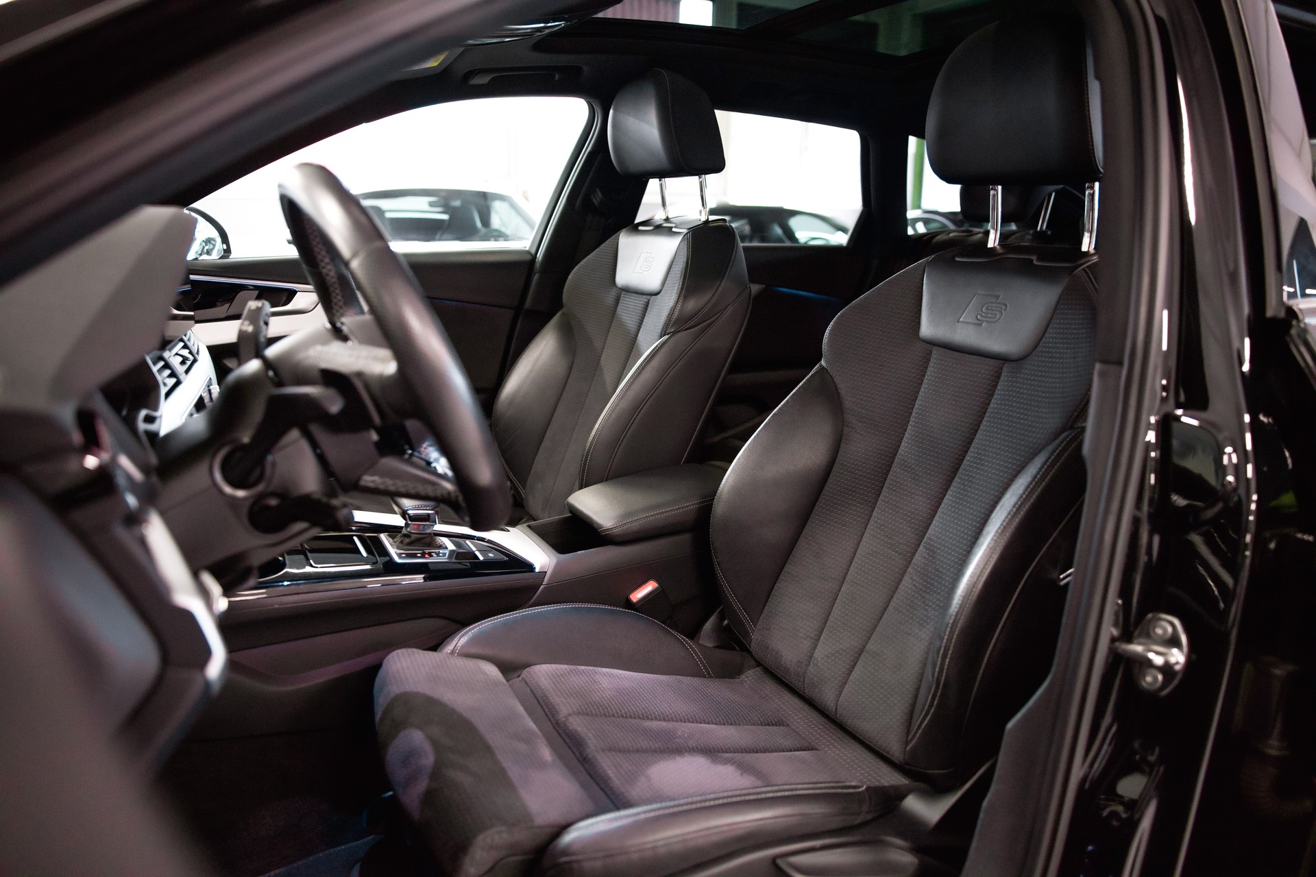 AUDI A4 Avant 35 TFSI S Line Sport S-Tronic-image-17