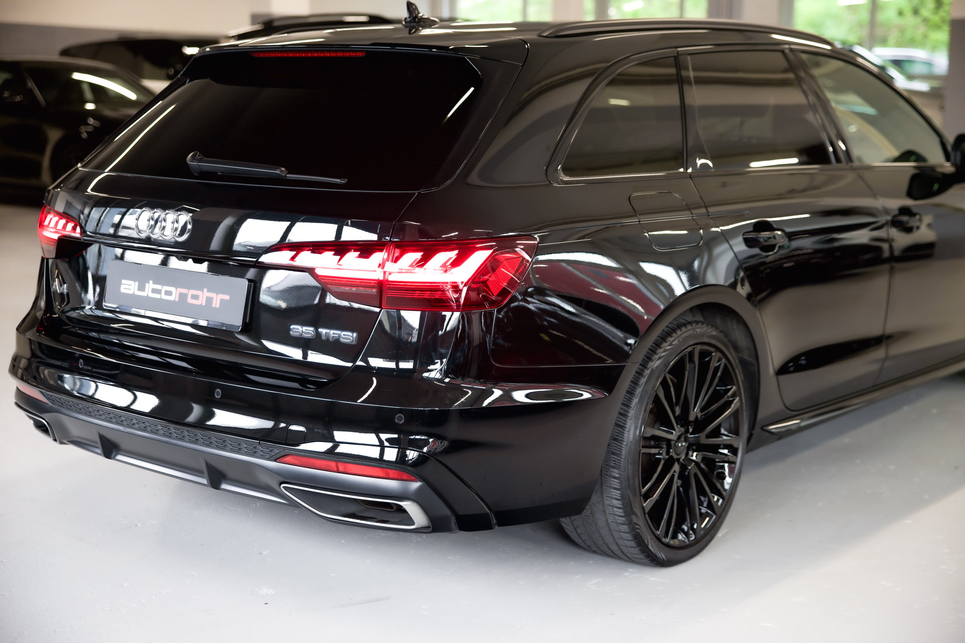 AUDI A4 Avant 35 TFSI S Line Sport S-Tronic-image-12