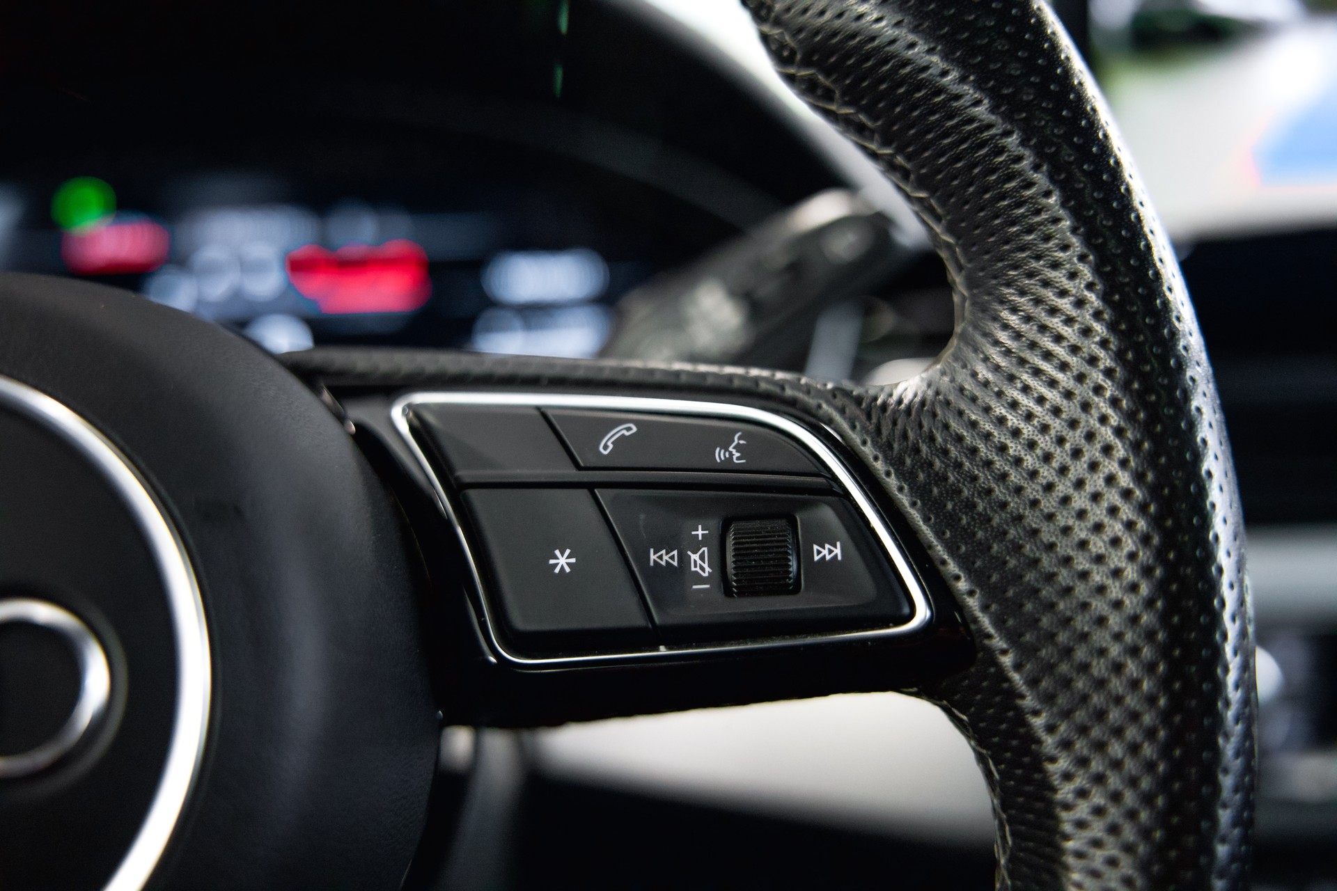 AUDI A4 Avant 35 TFSI S Line Sport S-Tronic-image-27