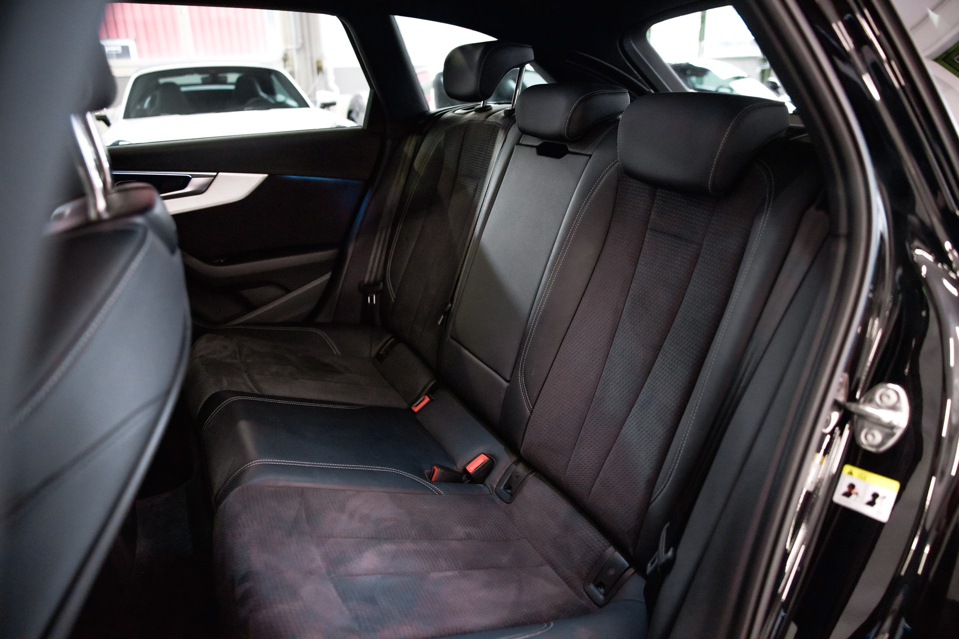 AUDI A4 Avant 35 TFSI S Line Sport S-Tronic-image-20