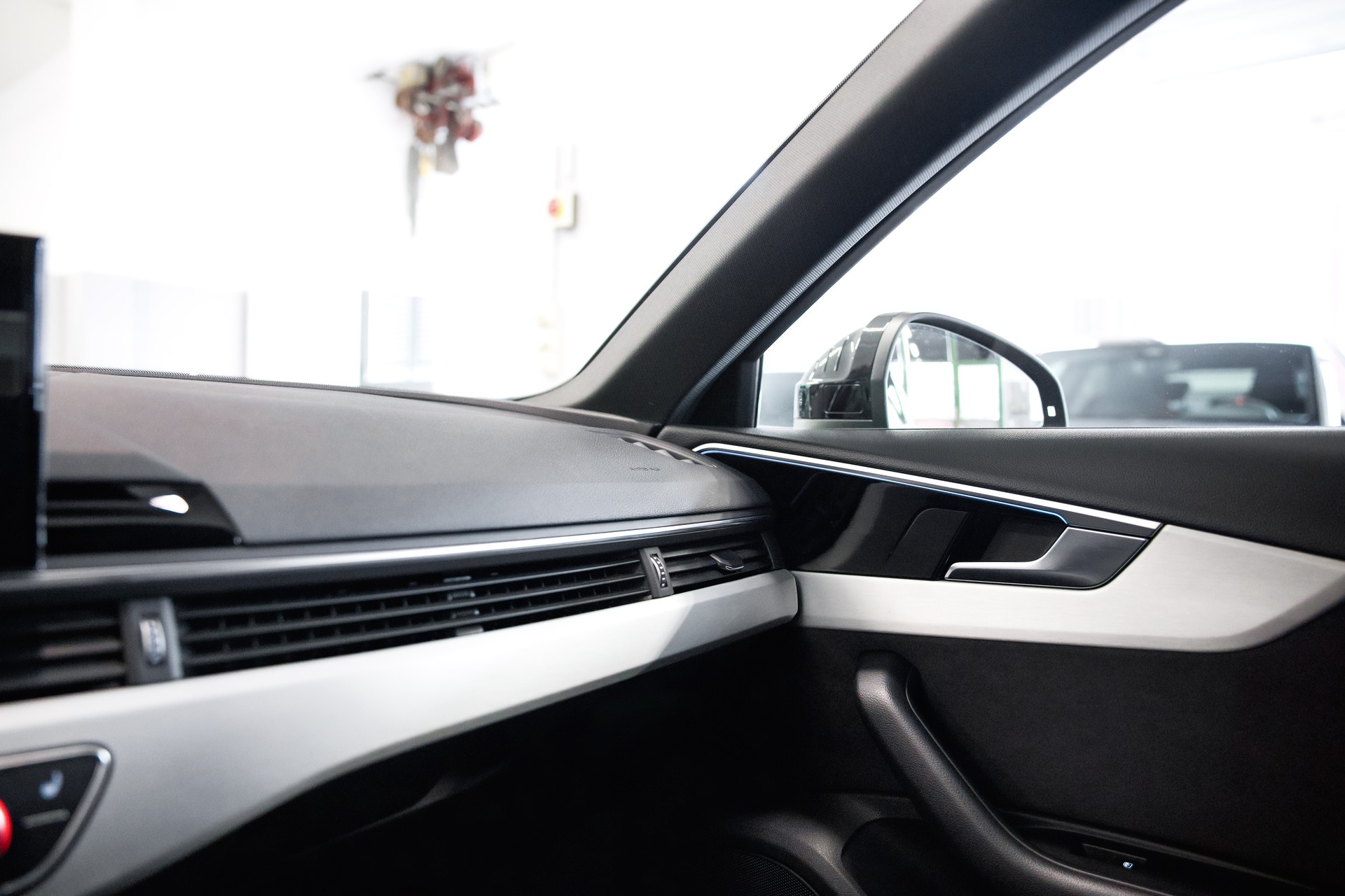AUDI A4 Avant 35 TFSI S Line Sport S-Tronic-image-24