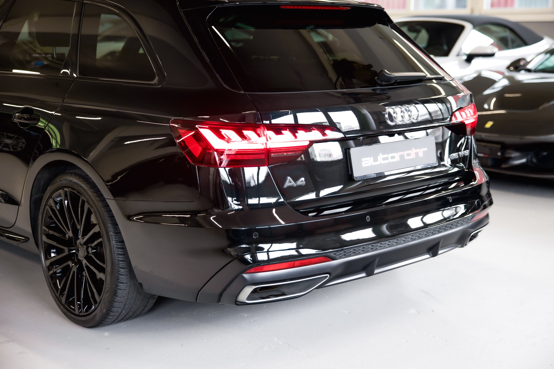 AUDI A4 Avant 35 TFSI S Line Sport S-Tronic-image-13