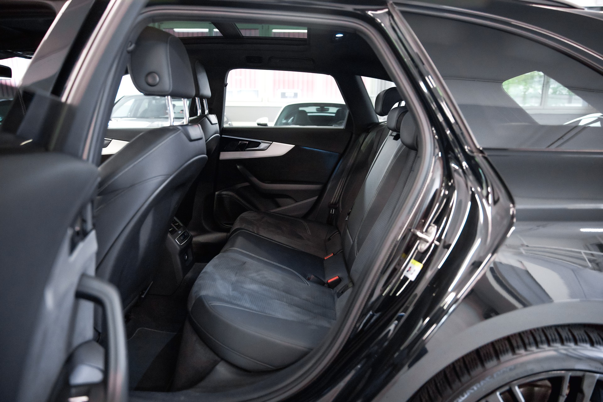 AUDI A4 Avant 35 TFSI S Line Sport S-Tronic-image-19