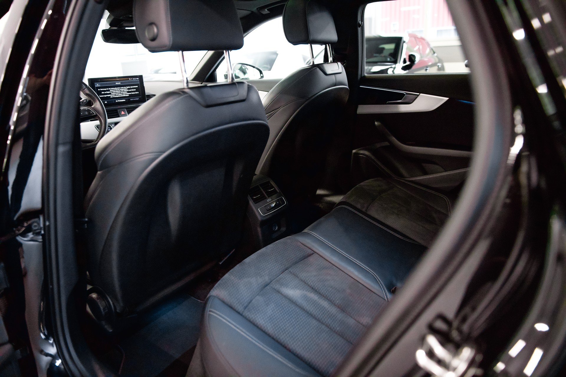 AUDI A4 Avant 35 TFSI S Line Sport S-Tronic-image-18