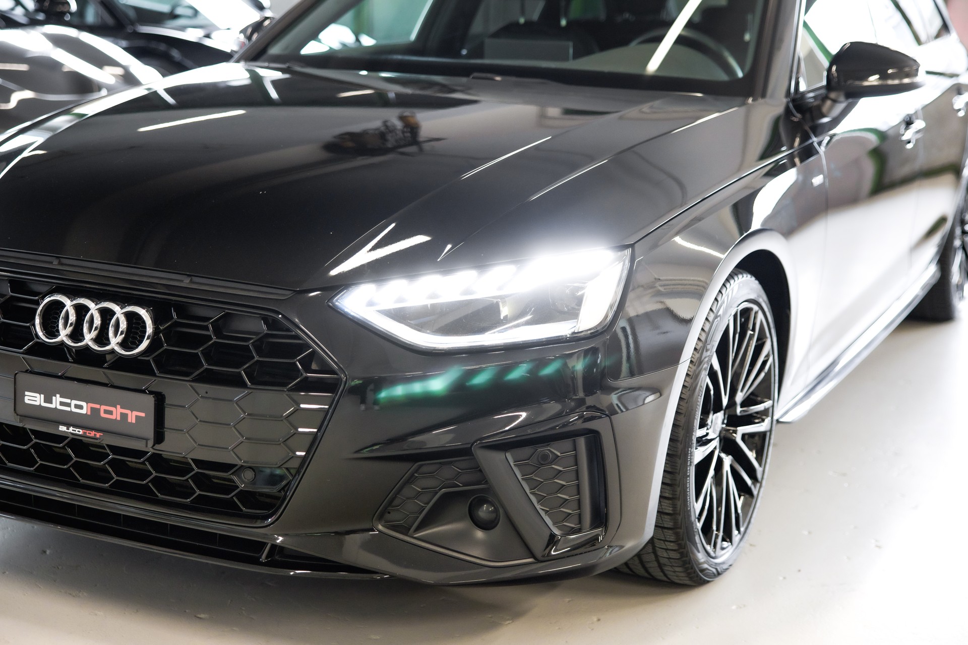 AUDI A4 Avant 35 TFSI S Line Sport S-Tronic-image-8