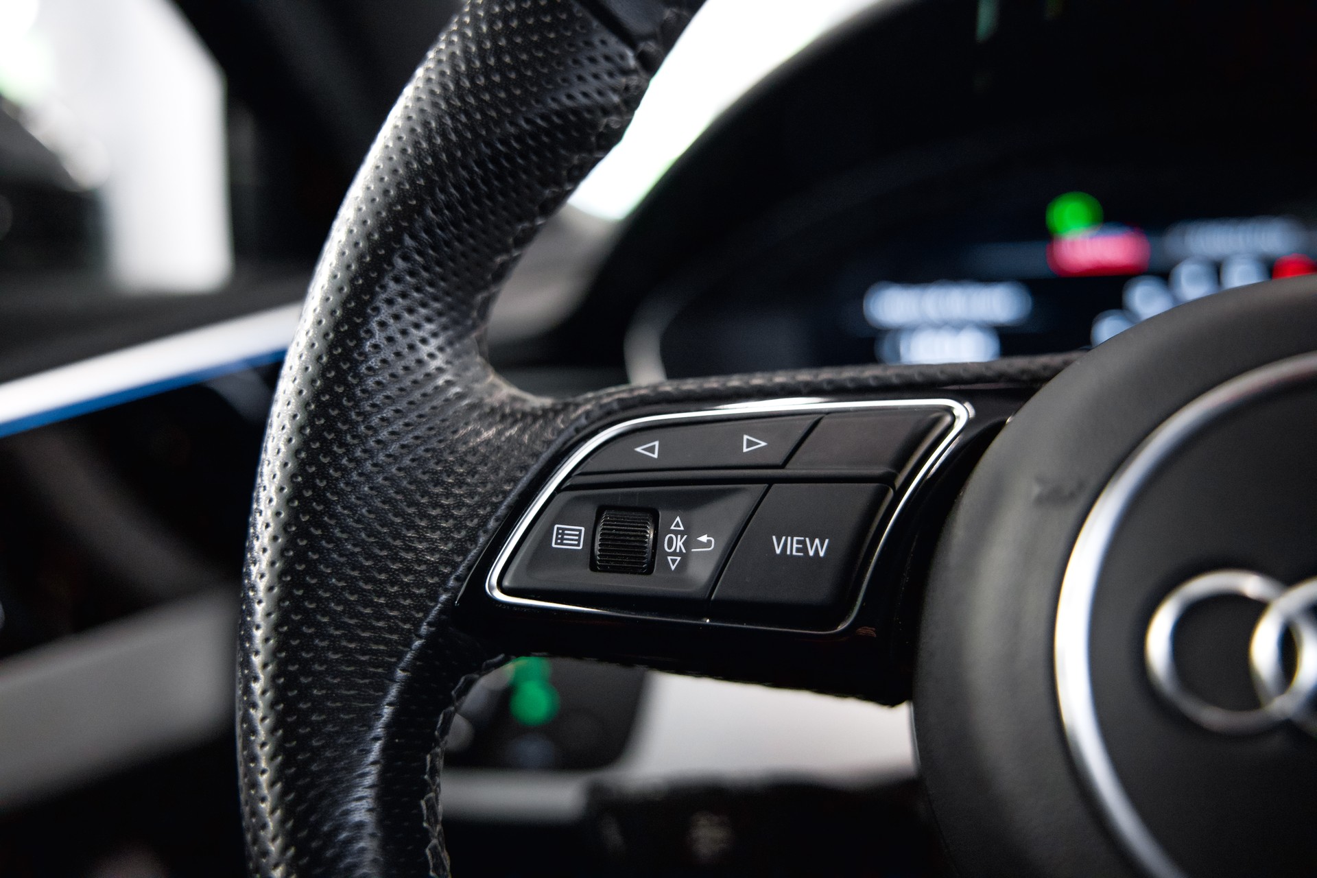 AUDI A4 Avant 35 TFSI S Line Sport S-Tronic-image-28