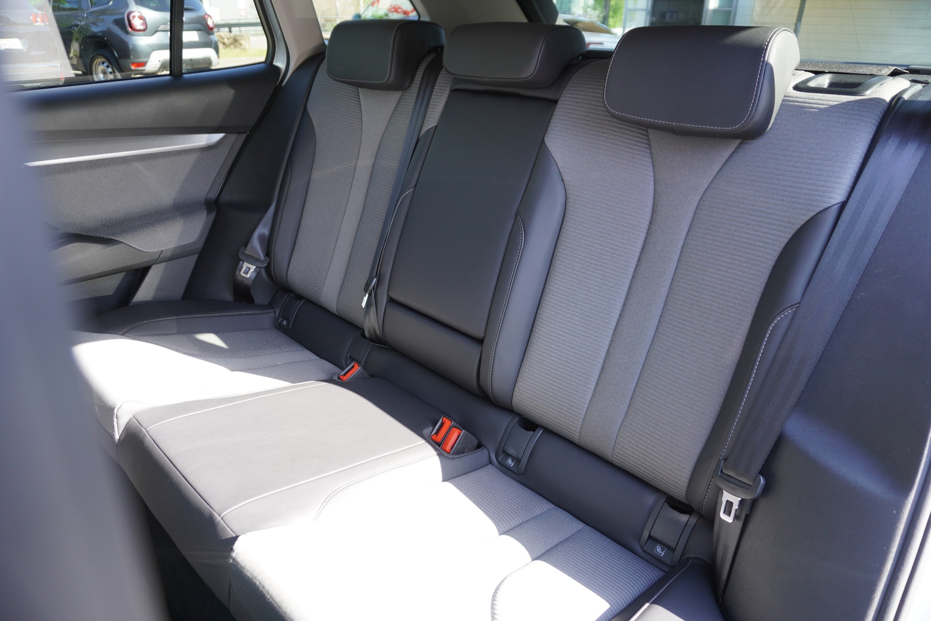 SKODA Enyaq iV 80-image-12