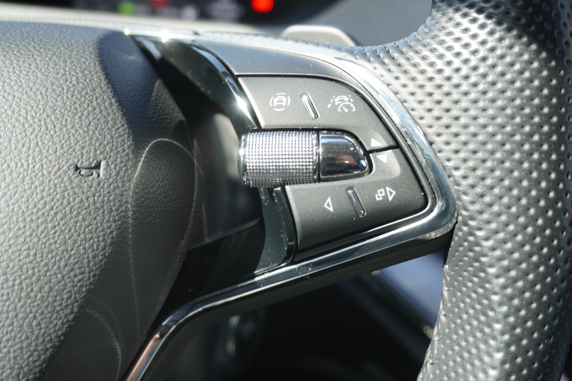 SKODA Enyaq iV 80-image-17