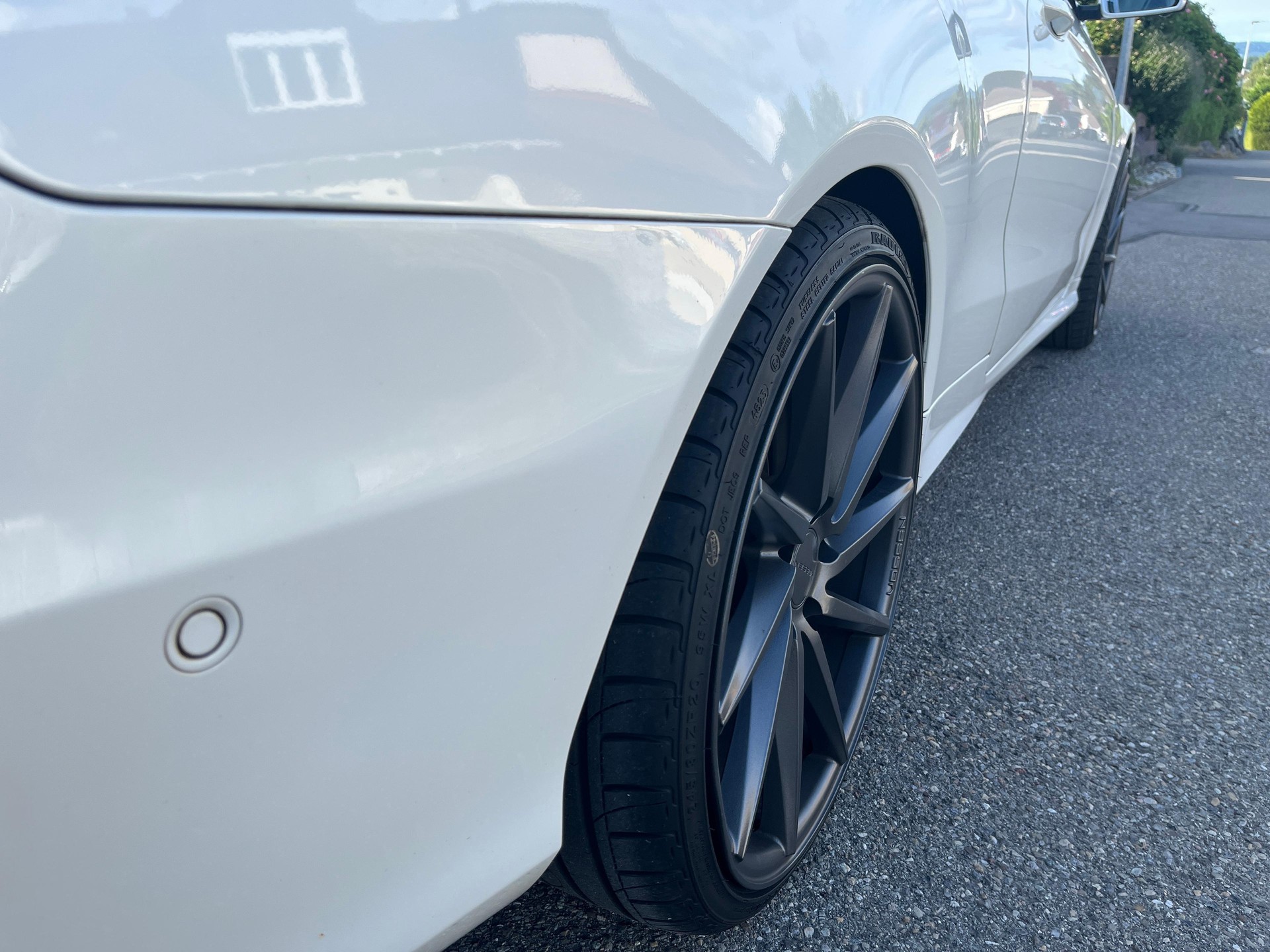 MERCEDES-BENZ E 500 V8 Coupé AMG Line mit Voll-Austattung-image-13