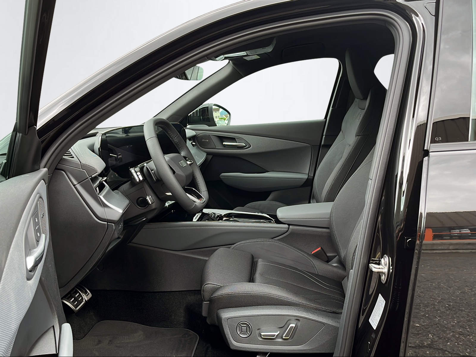 AUDI Q3 SUV TDI quattro 142 kW S t 2000ccm 193PS/142kW 4 Zylinder TDI Diesel-image-7