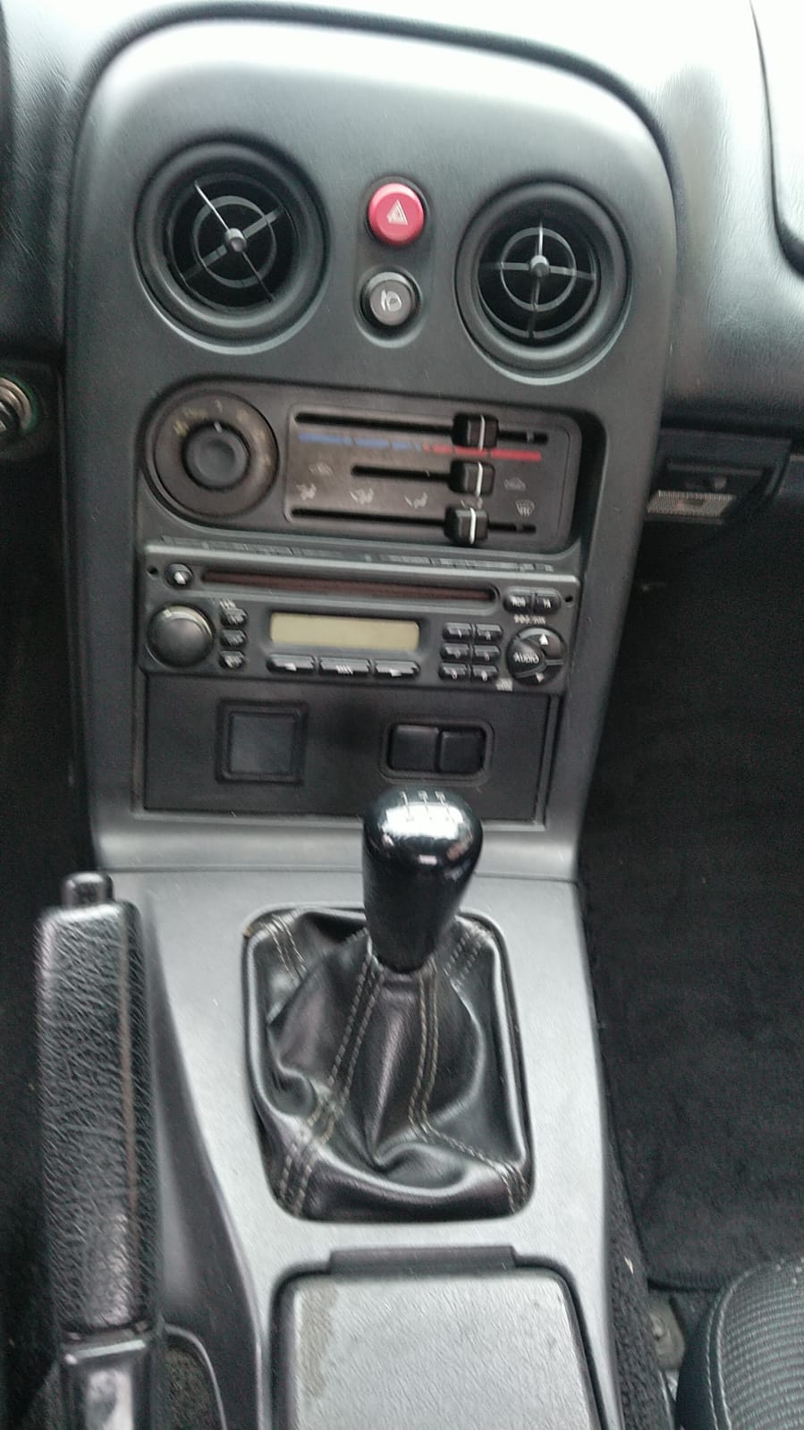 MAZDA MX-5 1.6i-16-image-12