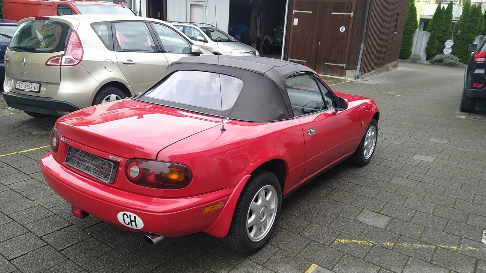 MAZDA MX-5 1.6i-16-image-7
