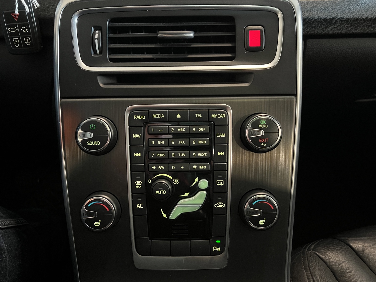 VOLVO V60 D5 AWD Summum Geartronic-image-12
