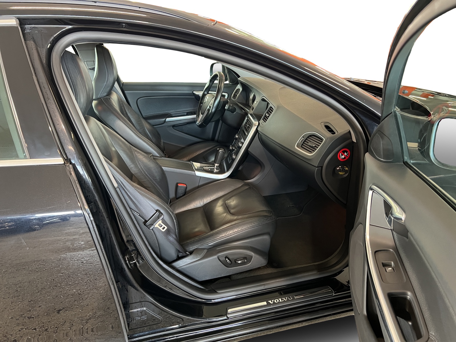 VOLVO V60 D5 AWD Summum Geartronic-image-6