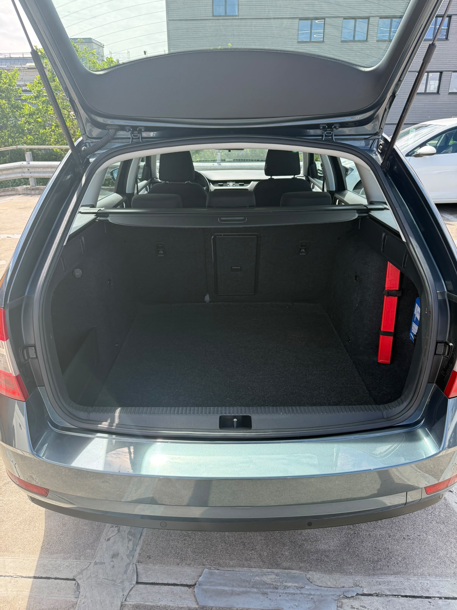 SKODA Octavia Combi 1.4 TSI Ambition-image-9