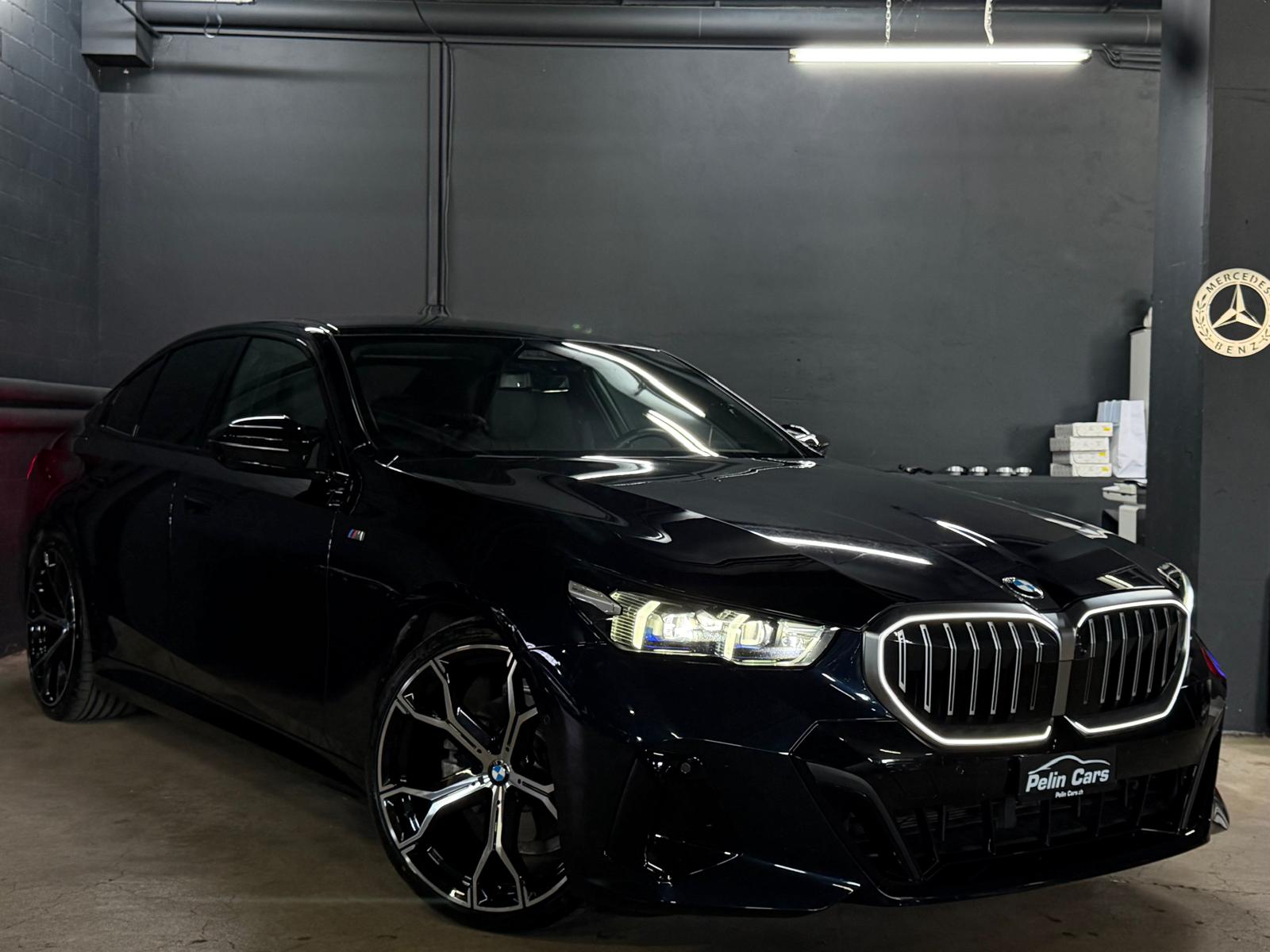 BMW 520i 48V M-Sport Limited Black&Silver Performance Steptronic-showroom-element-1