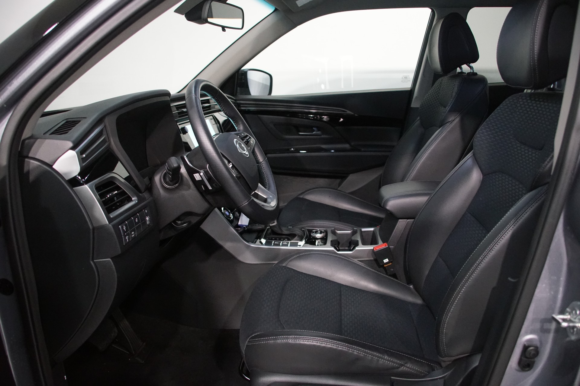 KGM-SsangYong Korando 1.5 T GDI Blackline SWISS 4WD Automat-image-10