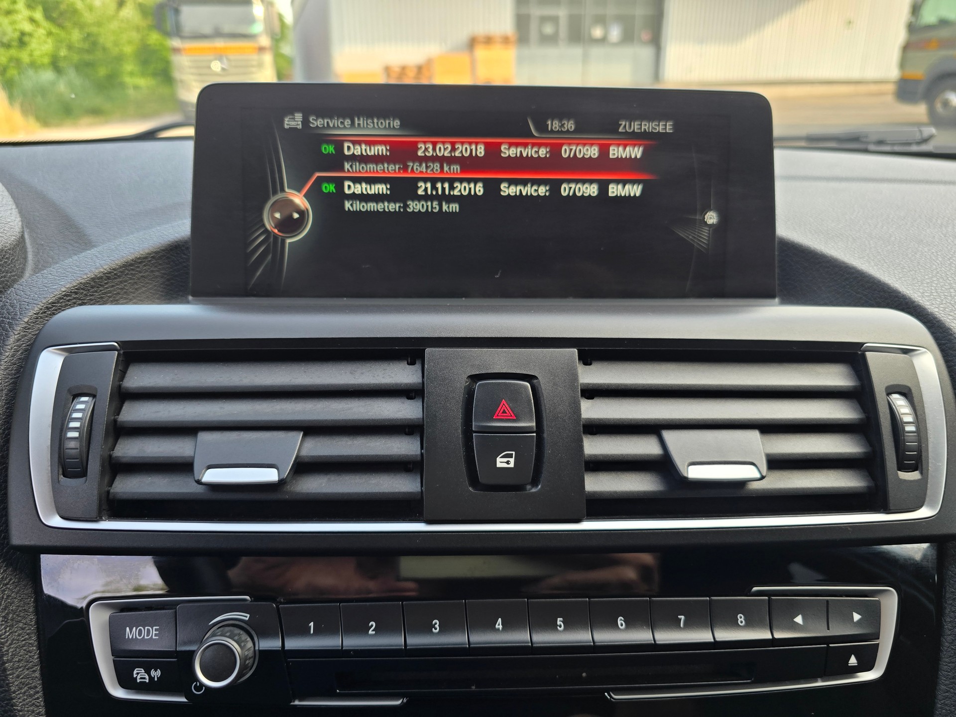 BMW 118i Urban Line Steptronic-image-24