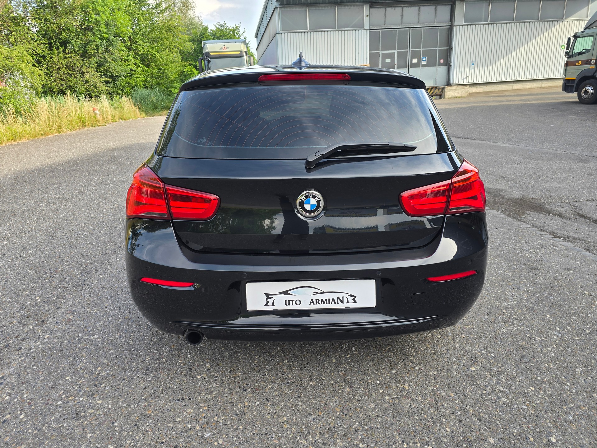 BMW 118i Urban Line Steptronic-showroom-element-3