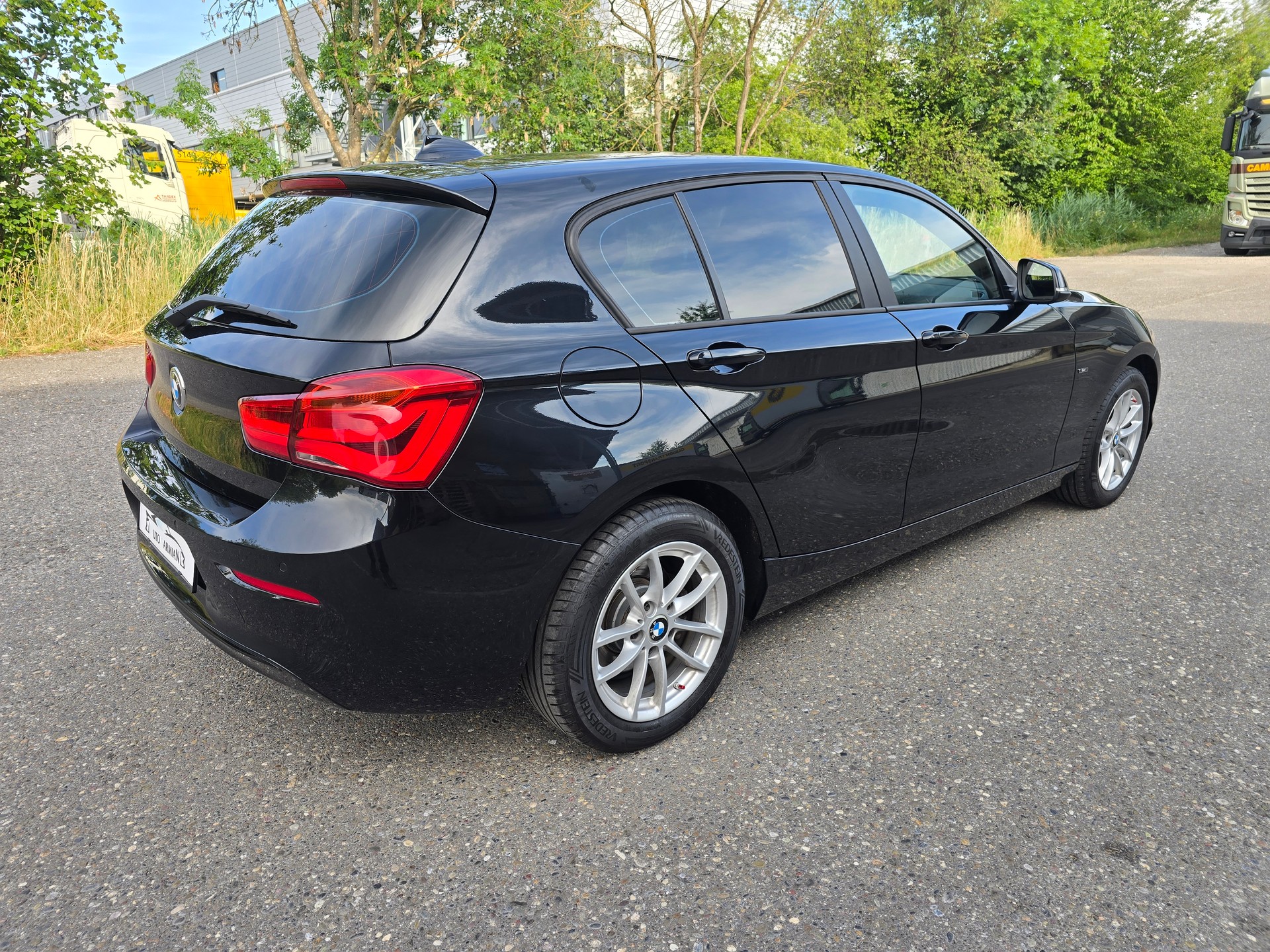 BMW 118i Urban Line Steptronic-image-5