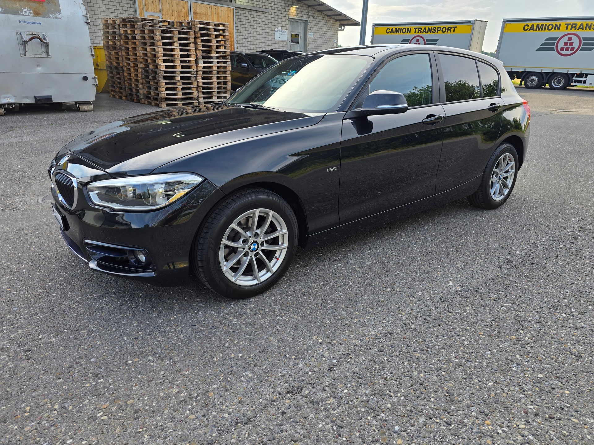 BMW 118i Urban Line Steptronic-showroom-element-2