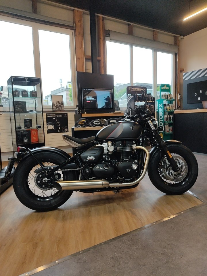 TRIUMPH Bonneville 1200 Bobber-image-1
