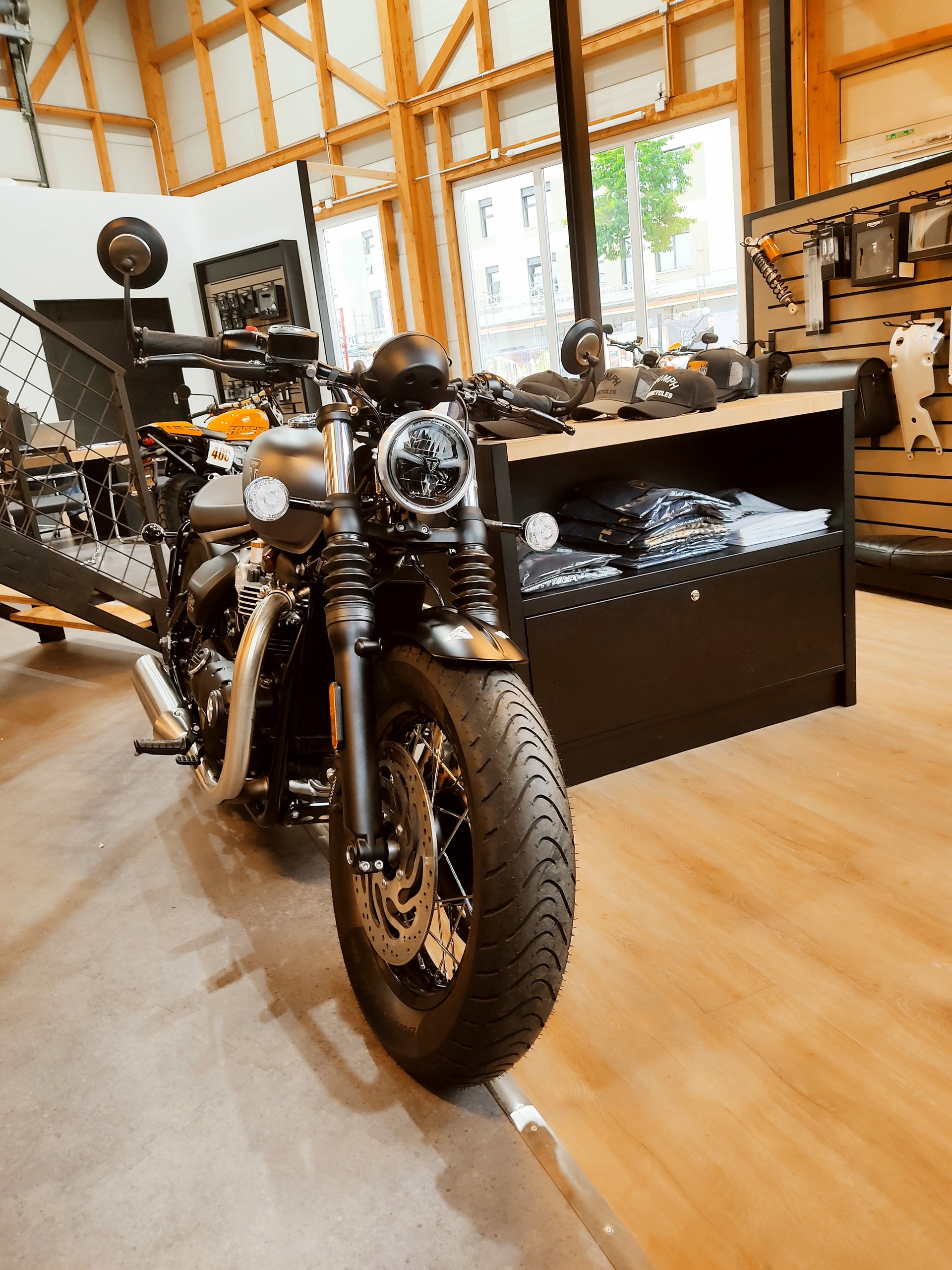 TRIUMPH Bonneville 1200 Bobber-image-5