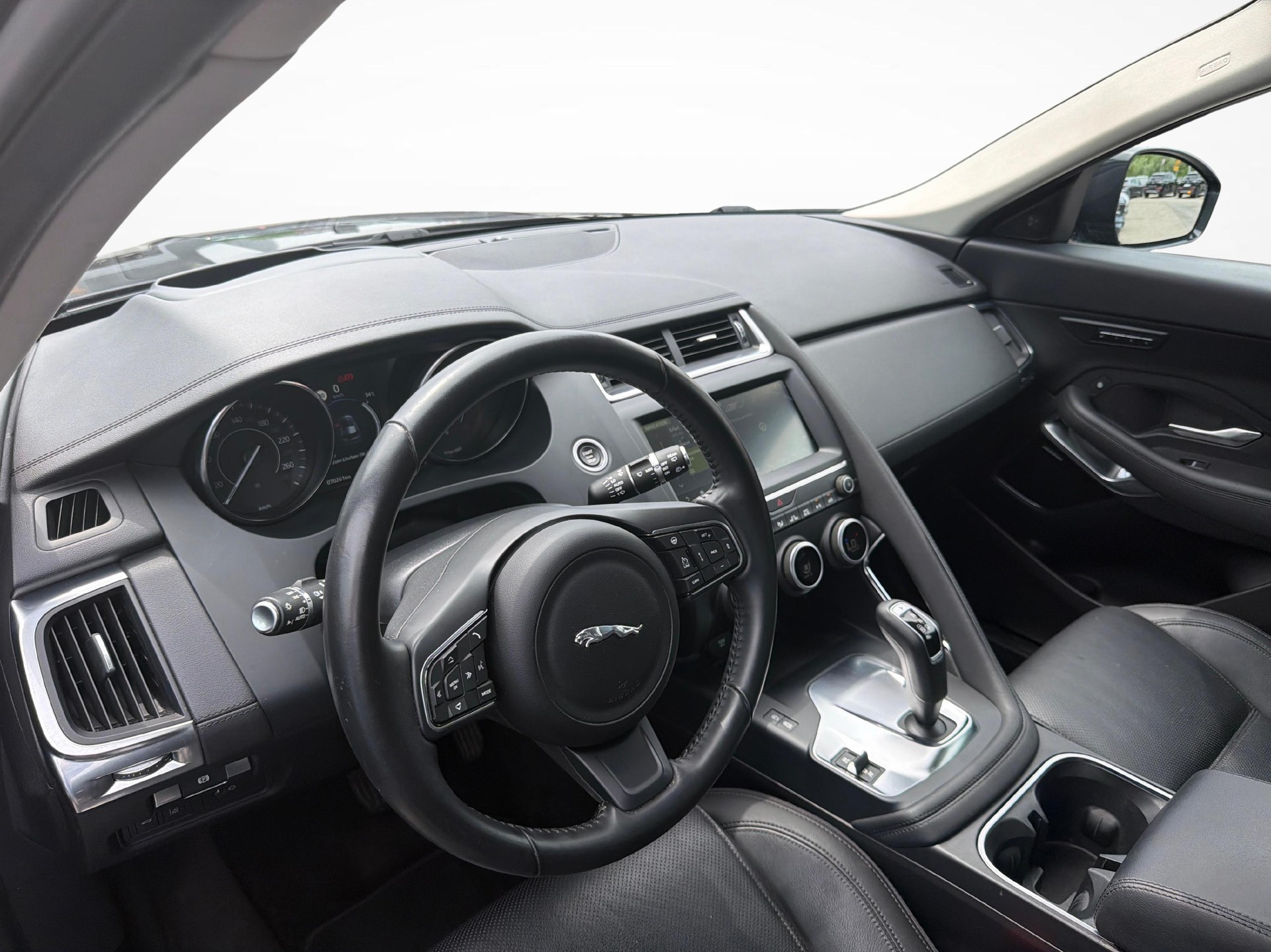 JAGUAR E-Pace 2.0 T 200 SE AWD-showroom-element-3