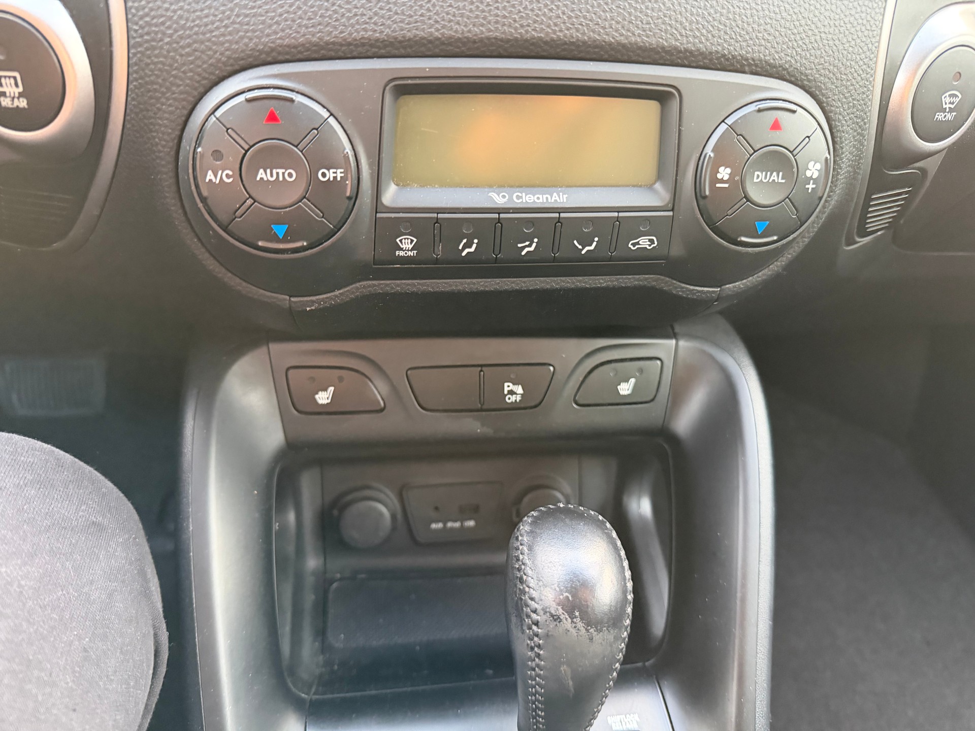 HYUNDAI iX 35 2.0 Premium 4WD Automatic-image-35