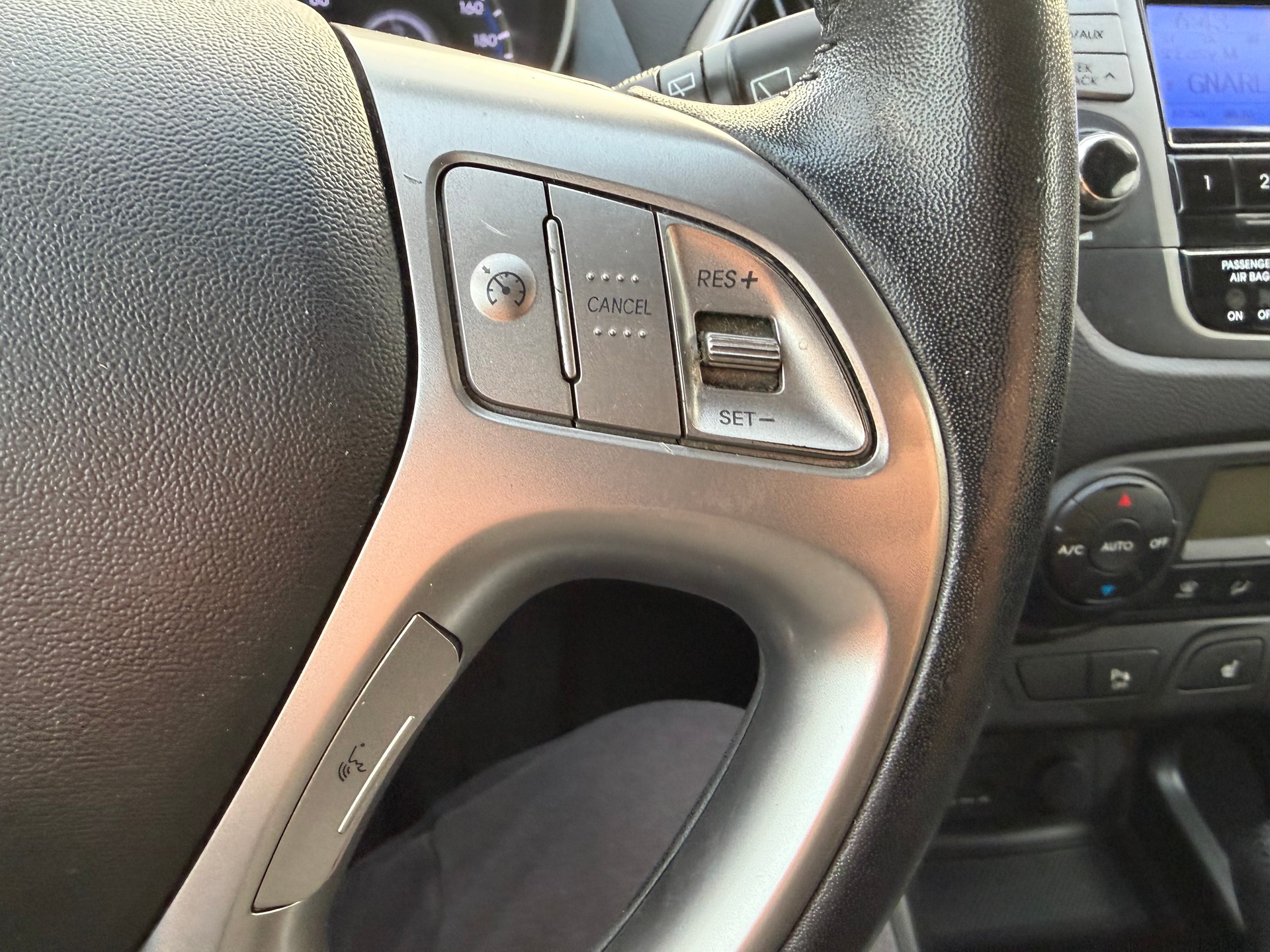 HYUNDAI iX 35 2.0 Premium 4WD Automatic-image-37