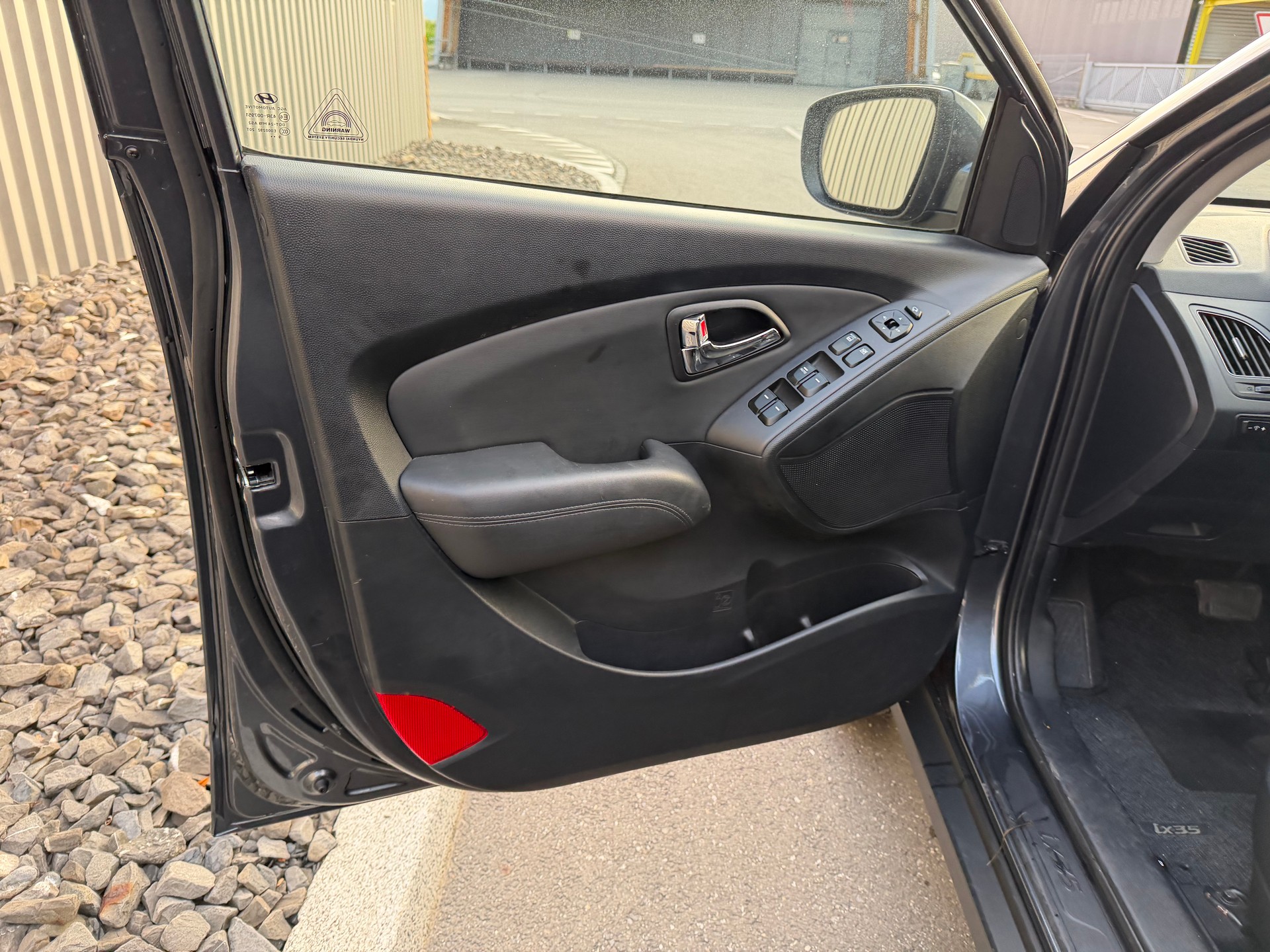 HYUNDAI iX 35 2.0 Premium 4WD Automatic-image-10