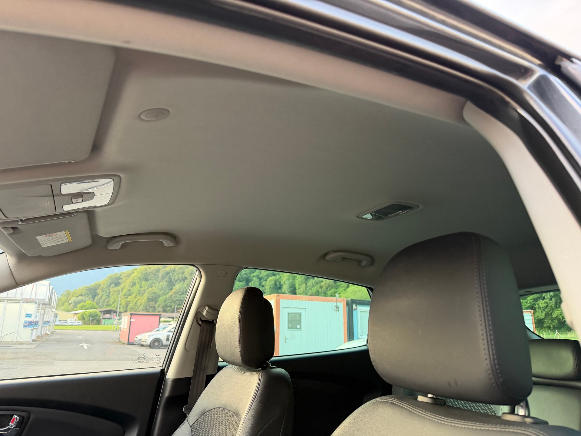 HYUNDAI iX 35 2.0 Premium 4WD Automatic-image-9