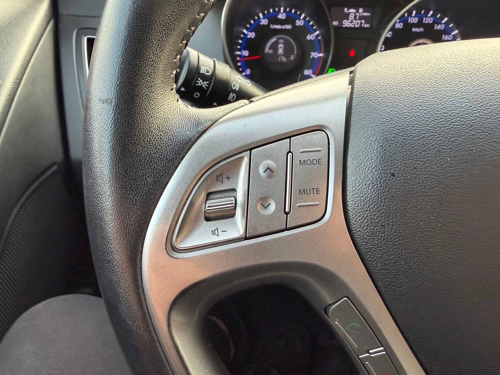 HYUNDAI iX 35 2.0 Premium 4WD Automatic-image-38