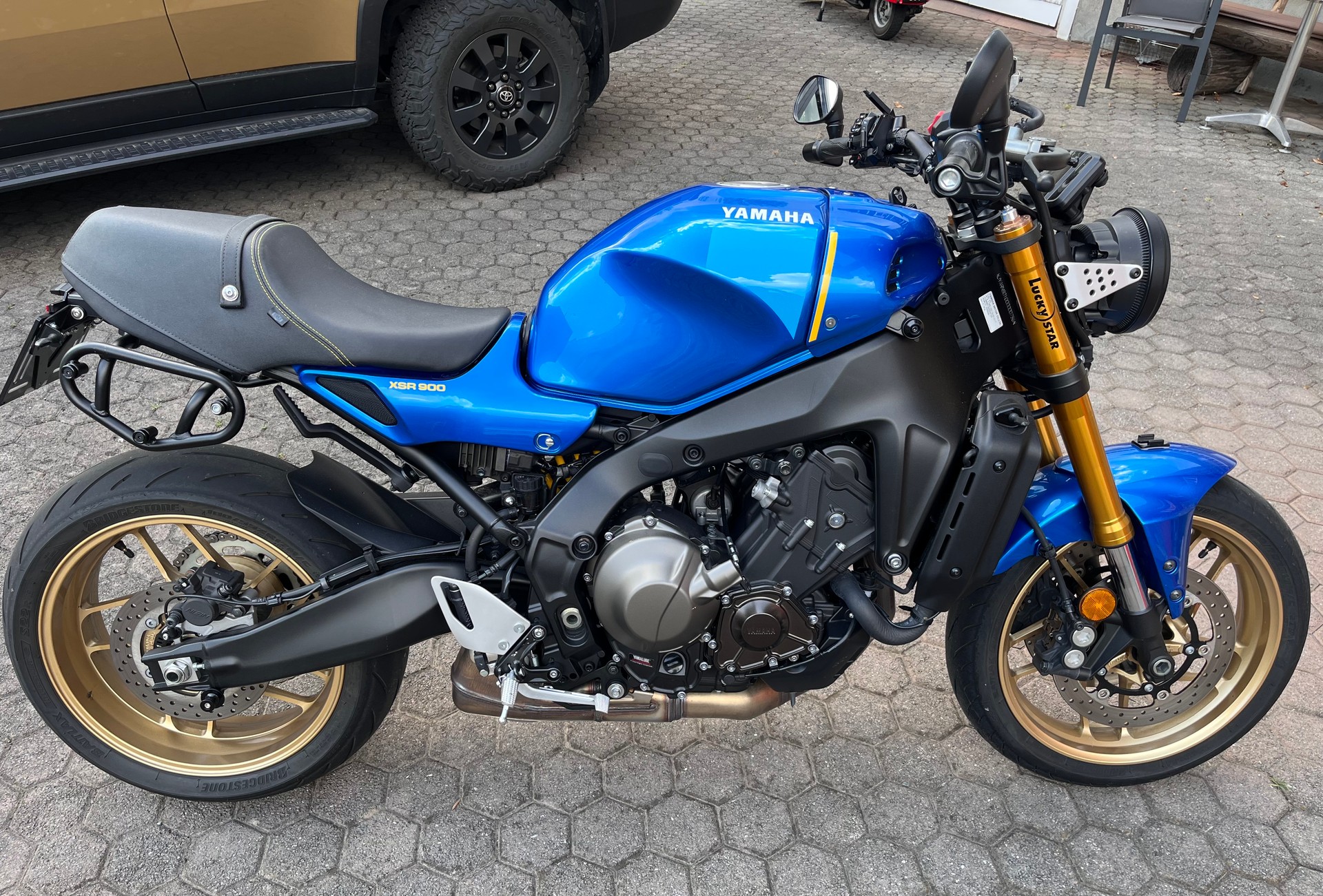 YAMAHA XSR 900-image-0