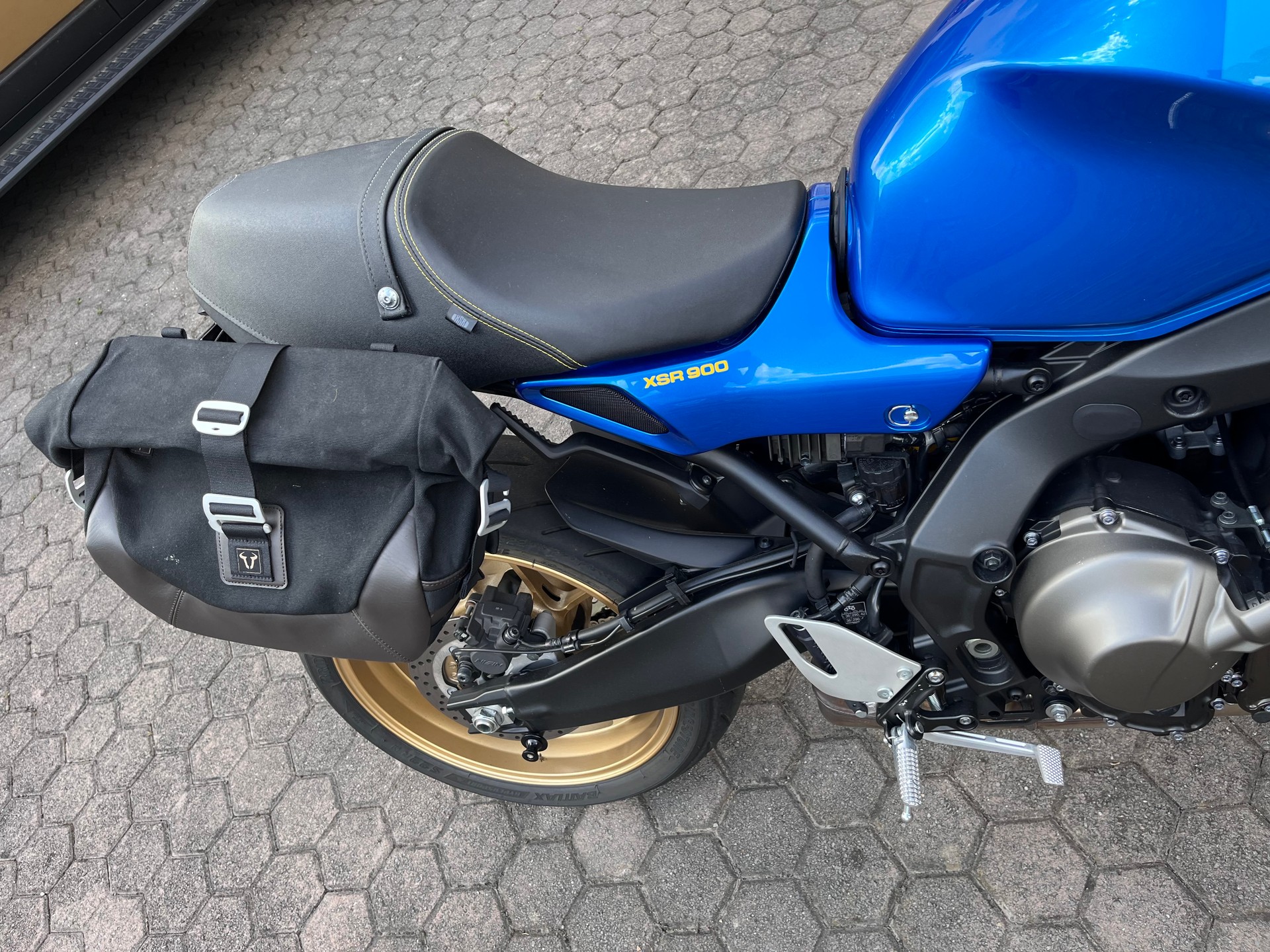 YAMAHA XSR 900-image-7