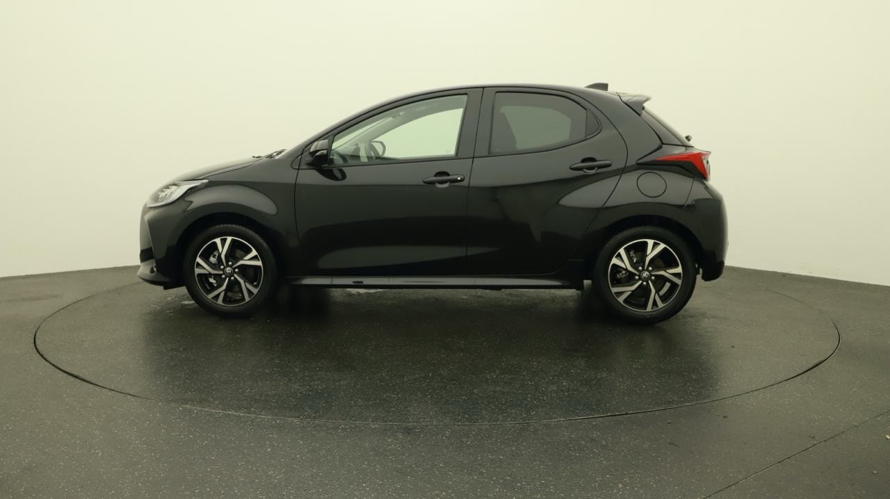 TOYOTA Yaris 1.5 Sport e-CVT-showroom-element-1