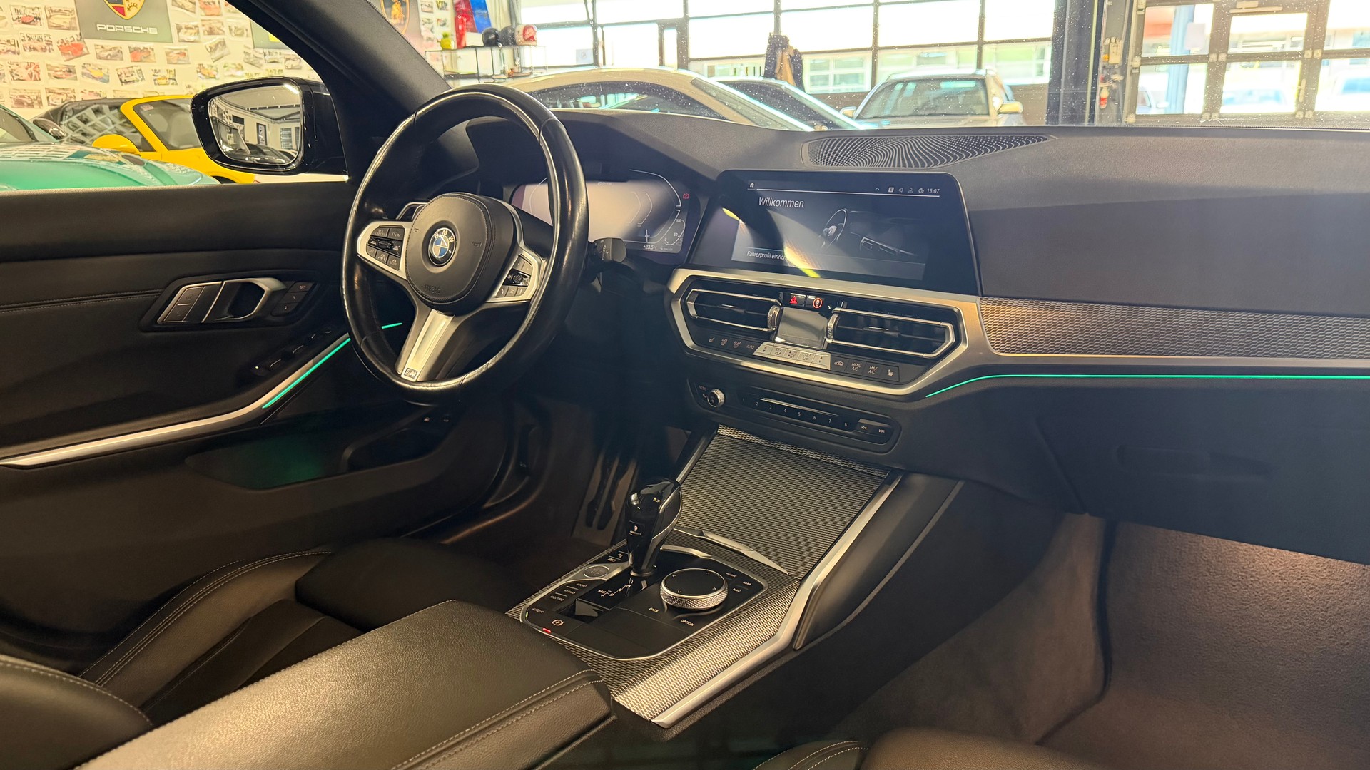 BMW 330e x DriveTouring Pure M Sport Steptronic-image-19