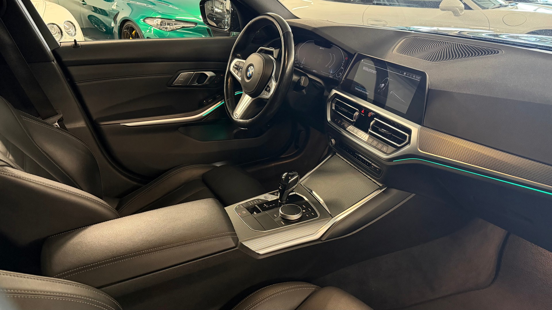 BMW 330e x DriveTouring Pure M Sport Steptronic-image-17