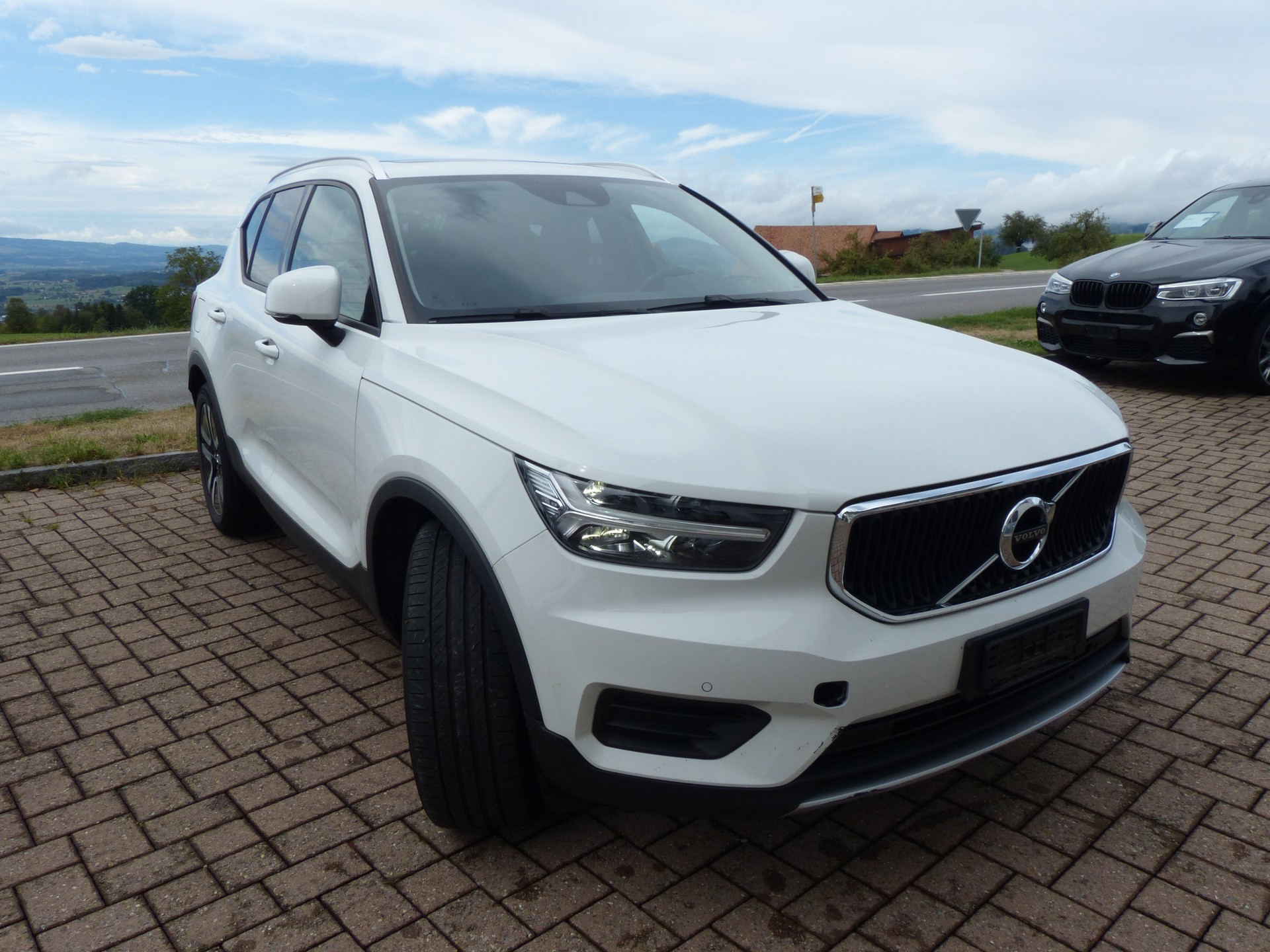 VOLVO XC40 T3 Momentum-showroom-element-1