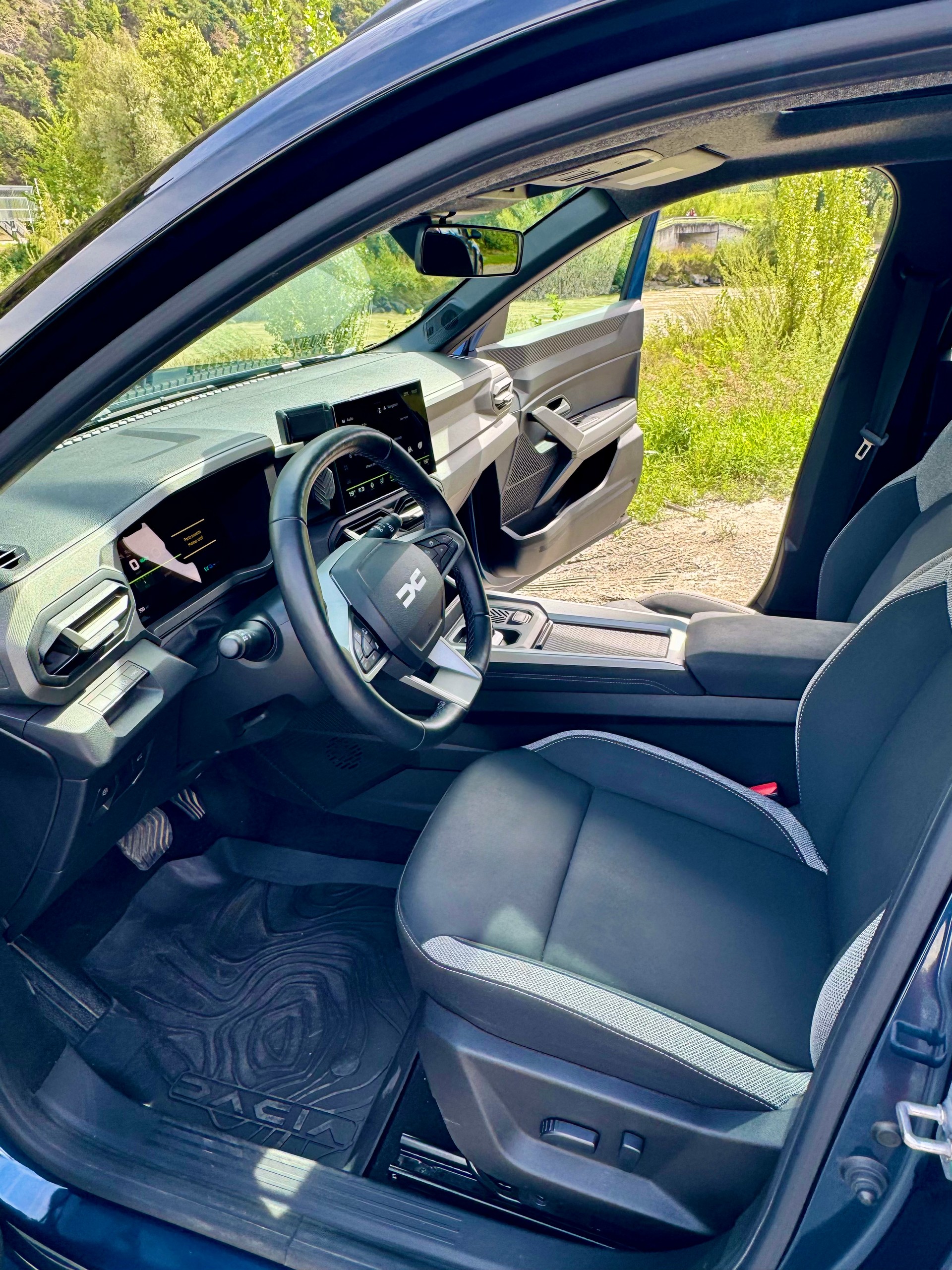 DACIA BIGSTER 1.8 Hybrid Journey-image-3