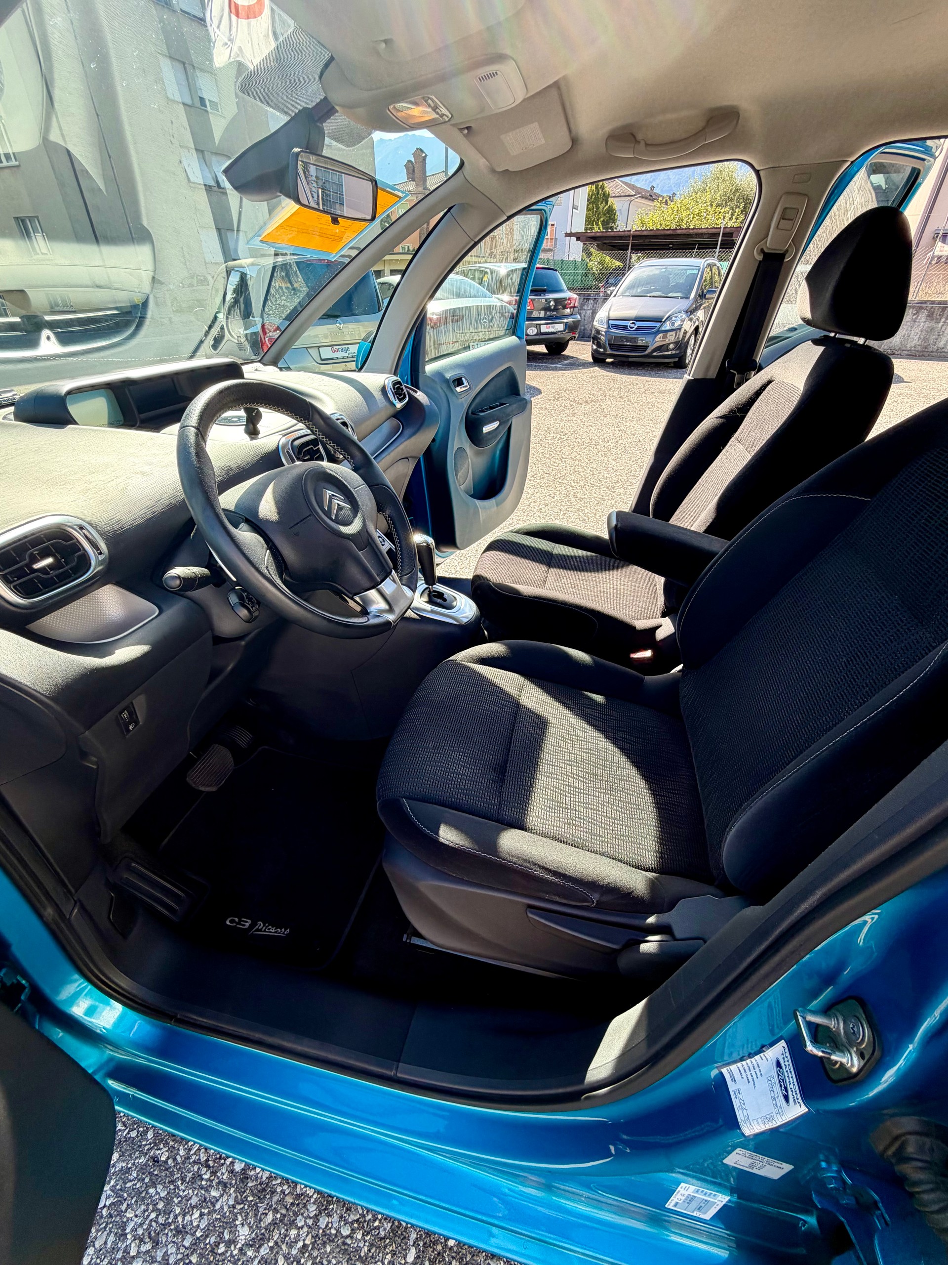 CITROEN C3 Picasso 1.6 HDi Exclusive EGS6-image-6
