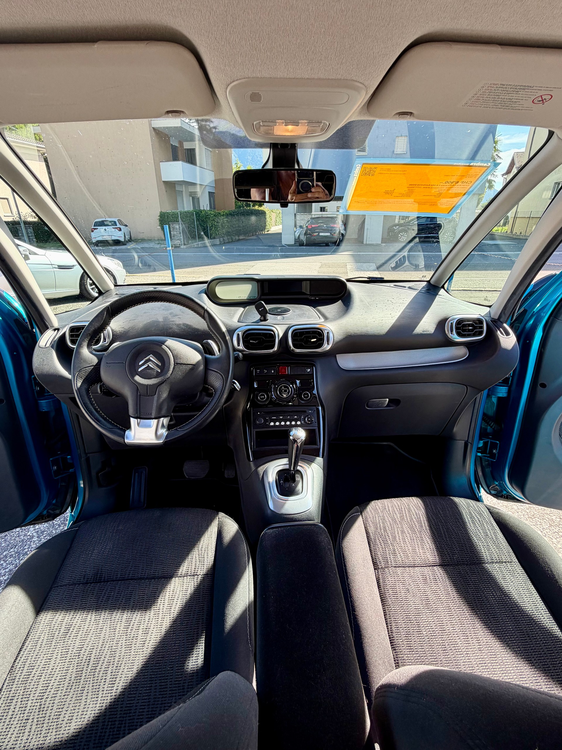 CITROEN C3 Picasso 1.6 HDi Exclusive EGS6-image-8