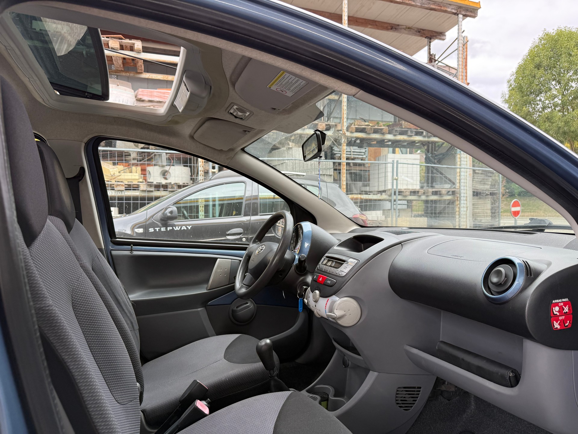 TOYOTA Aygo 1.0 blue-image-10